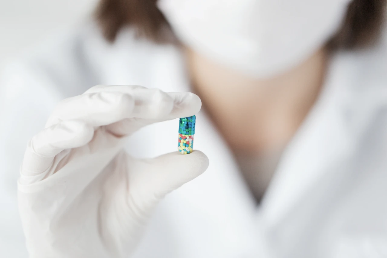 woman-holding-capsule woman-holding-capsule