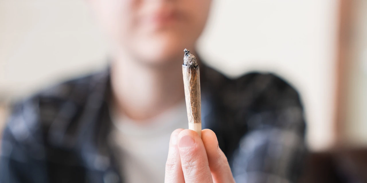 Person holding a joint, symbolising quitting weed