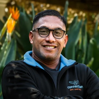 Portret van Ridhaa Mohamed, herstelassistent bij afkickkliniek Zuid-Afrika.